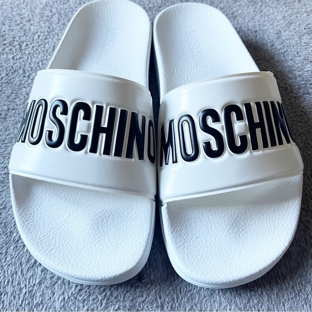 NEW MOSCHINO LOGO POOL SLIDES